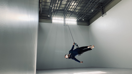 Flying performance group Project Nalda offers a beginner's class at its new Nalda Studio in Paju, Gyeonggi. [PROJECT NALDA]