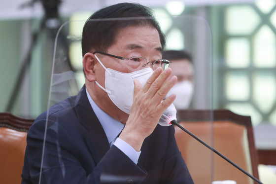 Korean Foreign Minister Chung Eui-yong speaks at a parliamentary foreign affairs committee Monday afternoon on the Afghan evacuee issue. [NEWS1]