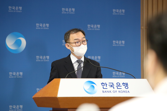Song Jae-chang, head of the monetary and financial statistics team at the Bank of Korea, speaks during an online briefing Tuesday. [BANK OF KOREA] 
