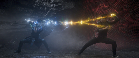 One of the highlights of the film is the battle between Wenwu (played by Tony Leung) and Shang-Chi and their similar, yet different fighting movements. [WALT DISNEY COMPANY KOREA] 