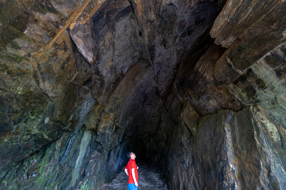 Cheongseok Cave or Cheongseokgul is where artifacts from the Old Stone Age were found in Cheongju. It is a popular destination among visitors, especially in the summer as it offers some welcome relief from the heat. [LIETTO]