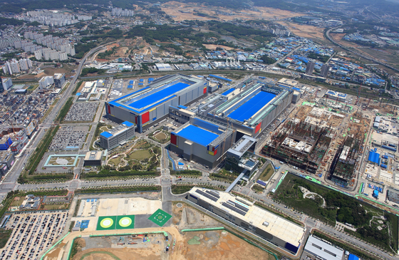 Samsung Electronics' new P2 chip-making plant at its complex in Pyeongtaek, Gyeonggi [SAMSUNG ELECTRONICS]