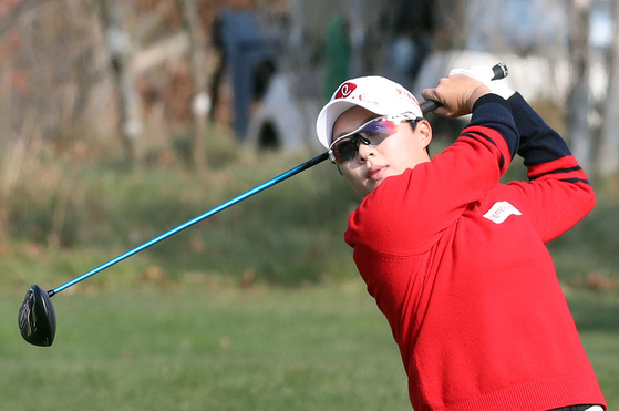 Kim Hyo-joo plays her shot at the 2021 HSBC Women's World Championship at Sentosa Golf Club in Singapore on May 2. Kim picked up her fourth LPGA Tour win at the event. [YONHAP] 