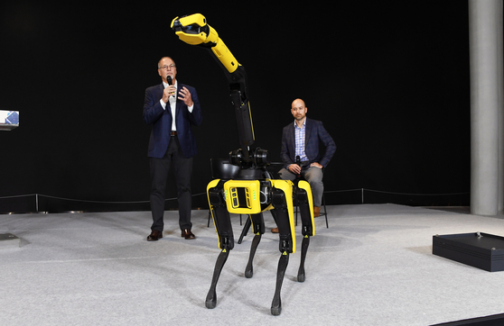 Boston Dynamics CEO Robert Playter, left, and CTO Aaron Saunders speak during an online press conference held on Sept. 10 with the company's four-legged Spot robot. [HYUNDAI MOTOR]