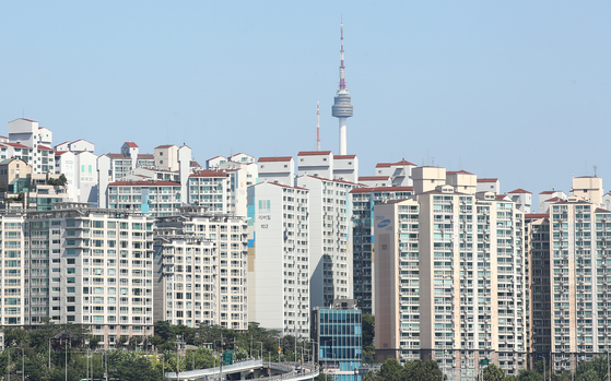View of apartment complexes in downtown Seoul on Sept. 12. [YONHAP]