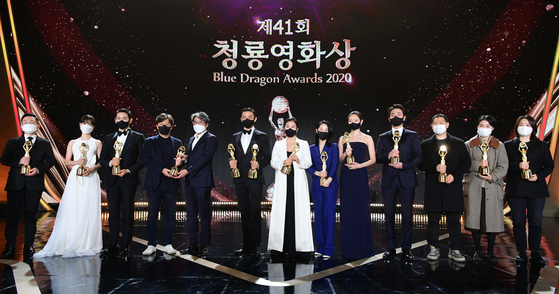 Award recipients of the 41st Blue Dragon Film Awards held in February at the Incheon Paradise City pose for a photo after the event. [ILGAN SPORTS]