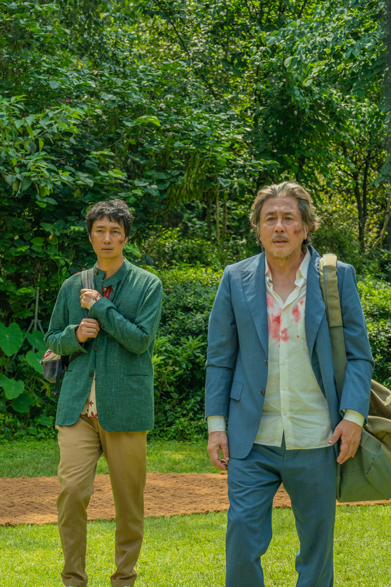 Actors Choi, right, and Park portray two fugitives - prisoner No. 203 and Nam-sik - on the run in “Heaven.” [LOTTE ENTERTAINMENT] 