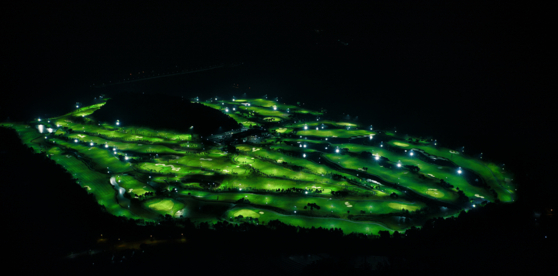 The Podo Country Club in Gimcheon, North Gyeongsan is lit up at night. [JOONGANG ILBO]