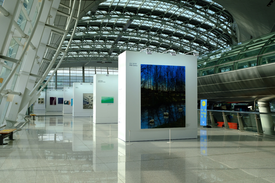 A special exhibition to celebrate the 20th anniversary of the Kiaf Seoul art fair is now on view at Terminal 1 of Incheon International Airport. The show runs through Oct. 22. The 2021 Kiaf will be held from Wednesday to Sunday at Coex, southern Seoul. [KIAF]