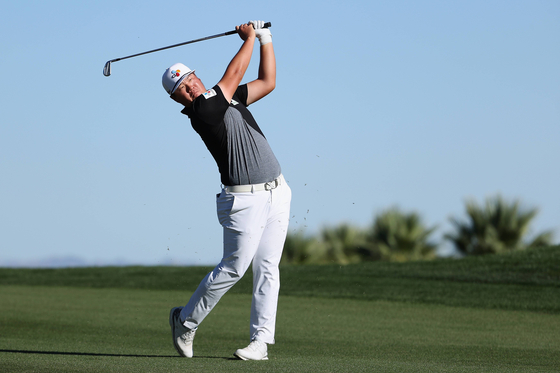Im Sung-jae plays a second shot on the 14th hole during the second round of THE CJ CUP @ SUMMIT at The Summit Club, Las Vegas on Friday. [AFP/YONHAP]