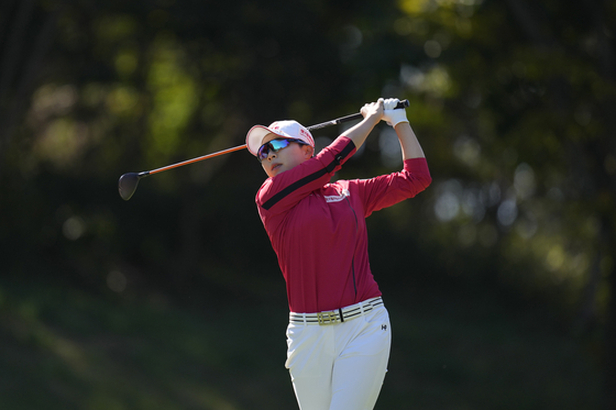 Kim Hyo-joo watches her shot on the fifth hole during the third round of the BMW Ladies Championship at LPGA International Busan in Busan on Saturday. [AP/YONHAP] 