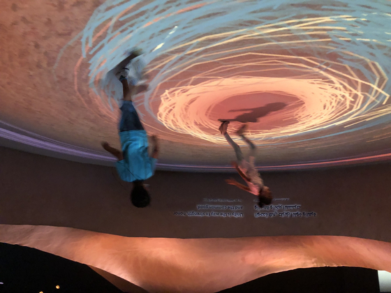 Digital lines appear on the floor everytime a person passes by at the Dubai Pavilion decorated with actual sand collected from the desert. [LEE HO-JEONG]