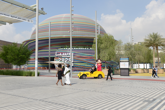 The colorful Russian Pavilion. [LEE HO-JEONG]