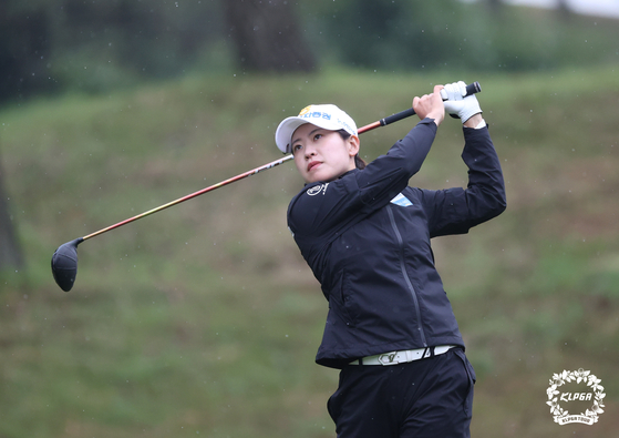 Park Min-ji tees off at the BMW Championship on Oct. 21 at LPGA International Busan in Busan. [NEWS1]