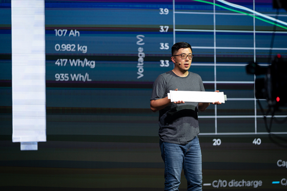 Dr. Qichao Hu, founder and CEO of SES, introduces the world's first lithium-metal battery Apollo during an online conference on Thursday. [SES] 
