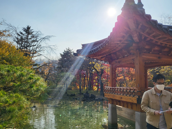 A pavilion in the garden of Hoam Art Museum in Yongin. [YIM SEUNG-HYE]