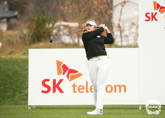 Ryu Hae-ran tees off at SK Shieldus-SK Telecom Championship 2021 at Lavie Est Belle Golf & Resort in Chuncheon, Gangwon, on Sunday. [KLPGA]
