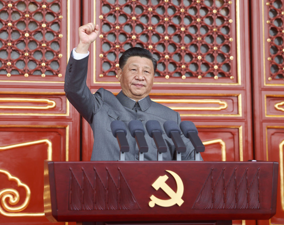  Chinese President Xi Jinping celebrates the 100th anniversary of the founding of the Communist Party of China (CPC) during a speech at Tiananmen Square on July 1. [YONHAP]