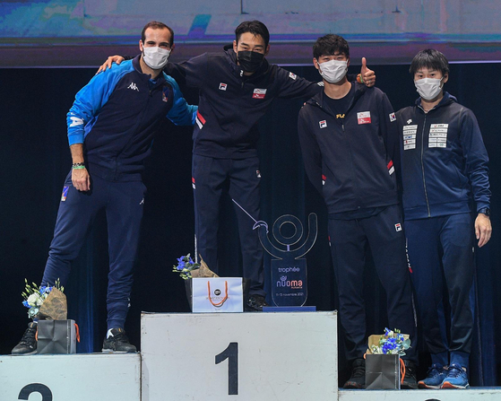 Kim Jung-hwan, second from left, wins the gold medal, and compatriot Oh Sang-wook, third from left, wins the bronze at the 2021 International Fencing Federation (FIE) Fencing Grand Prix held in Orleans, France, on Saturday. [YONHAP]
