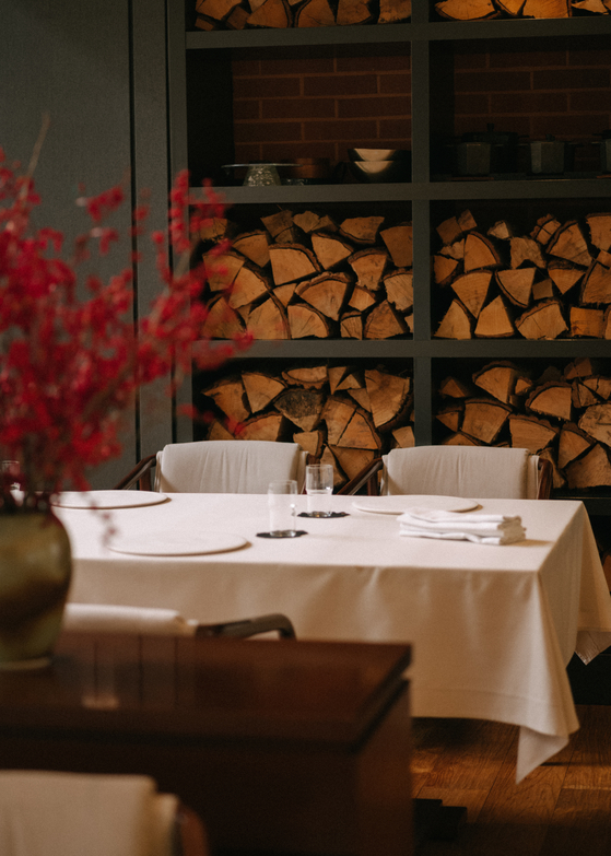 A table at Mosu Seoul in Itaewon in central Seoul's Yongsan District [MATTY YANGWOO KIM]