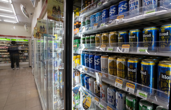 During the July-to-September period this year, people spent 12.3 percent more on liquor compared to the same period last year, ccording to a survey by Statistics Korea. [NEWS1]