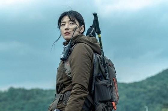 Jun Ji-hyun plays Seo Yi-gang, the top park ranger of Mount Jiri in ″Jirisan.″ [TVN]