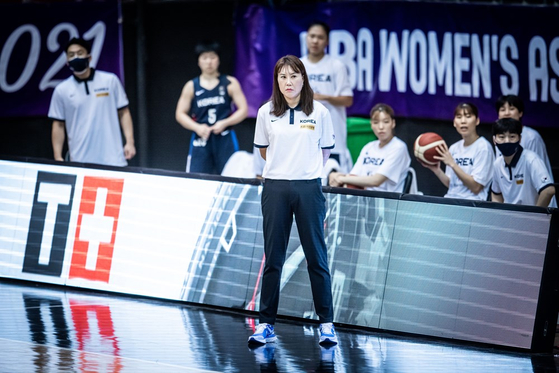 Head coach of the Korean national women's basketball team, Jeong Seon-min watches the team play during a FIBA Women's Asia Cup 2021 match against India on Sep. 28 in Amman, Jordan. [YONHAP]