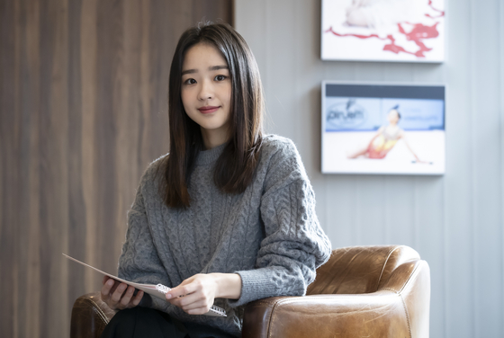 Son Yeon-jae poses for a picture at Leap Studio in Yongsan, central Seoul on Monday. [JOONGANG ILBO]