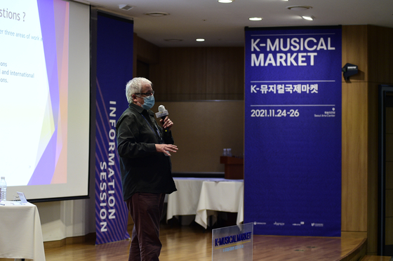 Chris Grady, former head of marketing for Edinburgh International Festival and Plymouth Theatre Royal, talks during a lecture session on the "Development Process of Musicals in the U.S. and the U.K." on Nov. 24. [KOREA ARTS MANAGEMENT SERVICE]