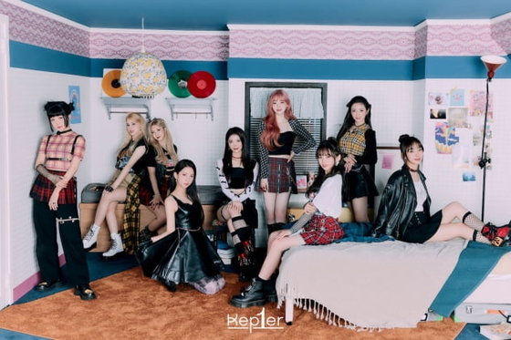 Girl group Kep1er is set to join online fan platform Universe. [WAKEONE, SWING ENTERTAINMENT]