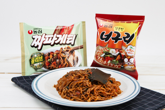 Chapaguri, a popular blend of Chapaghetti and Neoguri, both Nongshim-made noodles. [JOONGANG PHOTO]