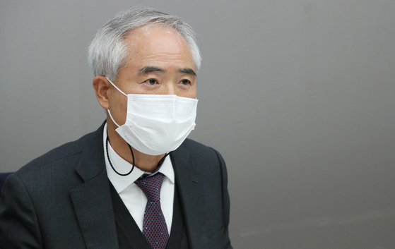 Yang Bu-nam, vice president of the Korea Skating Union (KSU), talks at the KSU headquarters in Songpa, Southern Seoul on Wednesday. [NEWS1]