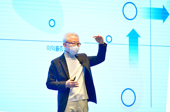 Kyung Kye-hyun, incoming CEO of Samsung Electronics' semiconductor business, announces the corporate vision in March when he served as CEO of Samsung Electro-Mechanics. [YONHAP]