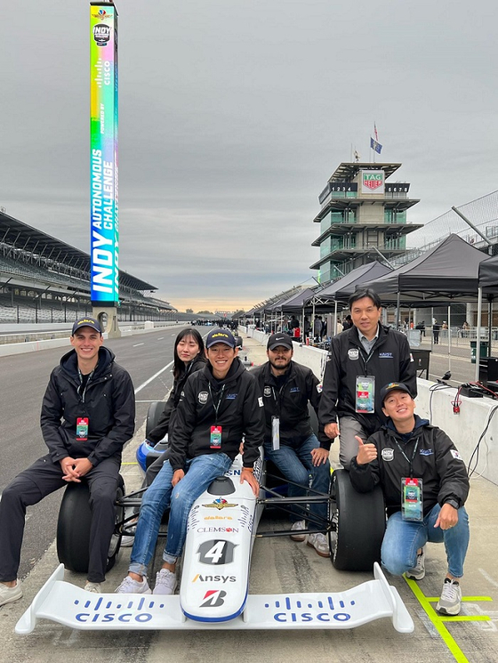 An unmanned systems research team from the KAIST poses for a photo at the Indy Autonomous Challenge (IAC) in October. The team said Thursday that it is taking part in the autonomous car race held as part of an official event at the Consumer Electronics Show held in Las Vegas in January. The team was one of four of nine participants to complete the course. [YONHAP]