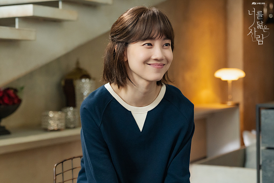 Shin Hyun-been as Hae-won who is close friends with Hee-joo (played by Go Hyun-jung). After Hee-joo betrays her, Hae-won is determined to get revenge. [JTBC]