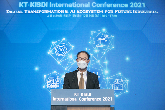 KT President Park Jong-ook gives a welcoming speech at the “Digital Transformation & AI Ecosystem for Future Industries″ tech conference held at The Shilla Seoul hotel in central Seoul on Tuesday. [KT]