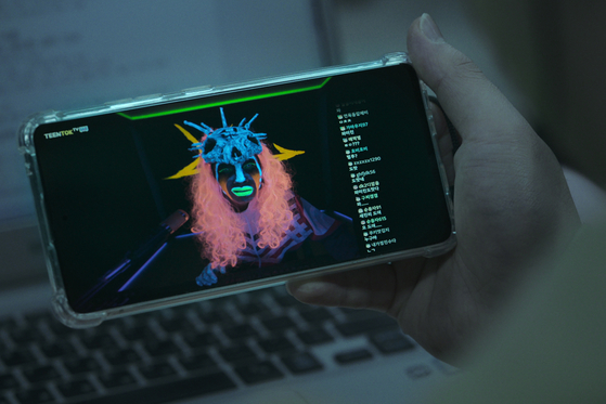 VIewers watch Lee on live streams in "Hellbound." [NETFLIX]