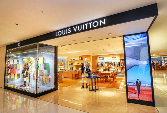 A Louis Vuitton men's store in Hyundai Department Store's Apgujeong branch, southern Seoul. [HYUNDAI DEPARTMENT STORE]