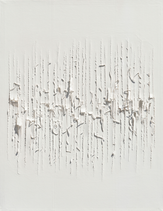 ″Untitled″(1982) by Kwon Young-woo, one of the artists who led the movement of dansaekhwa, or Korean monochrome painting.  [KUKJE GALLERY]