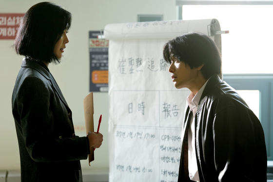 Agency for National Security Planning (NSP) agents who hunt down Soo-ho are shown working hard to arrest actual spies. [JTBC]