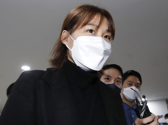 Cho Song-hwa arrives at a disciplinary committee meeting at the KOVO office in western Seoul on Dec. 10. [YONHAP]