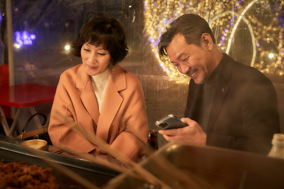 Actors Lee Hye-yeong and Jung Jin-young as Catherine and Sang-gyu who were once lovers and find each other again decades later. [CJ ENM, TVING]              
