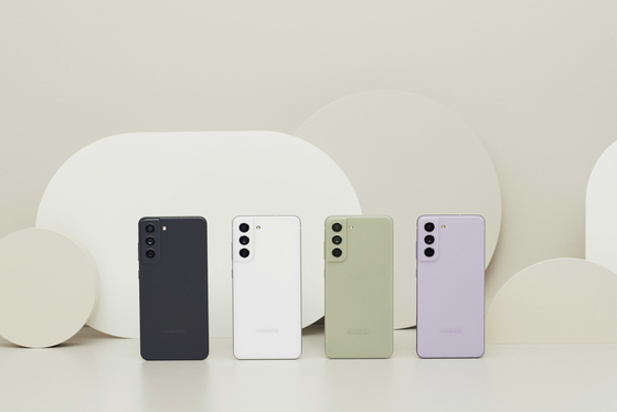 Samsung Electronics will release the more economical Galaxy S21 Fan Edition (FE) 5G on Jan. 11 starting in Europe. [SAMSUNG ELECTRONICS]