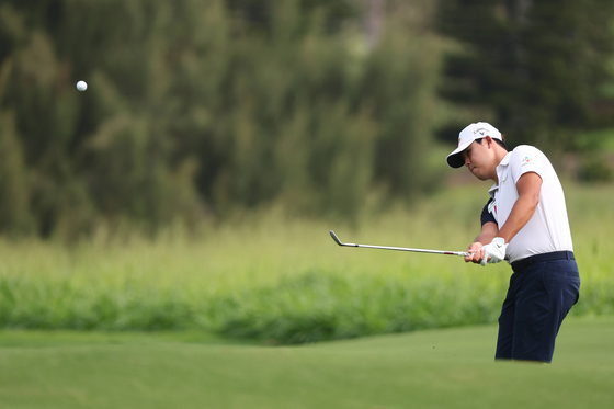 Kim Si-woo plays a shot during a practice round prior to the Sentry Tournament of Champions at Plantation Course at Kapalua Golf Club on Monday in Lahaina, Hawaii.[AFP/YONHAP]