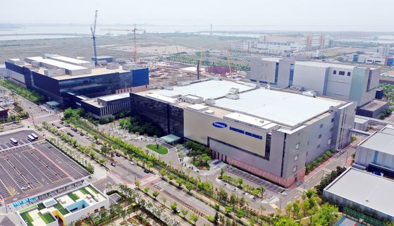 Samsung BioLogics building in Songdo, Incheon. [YONHAP]