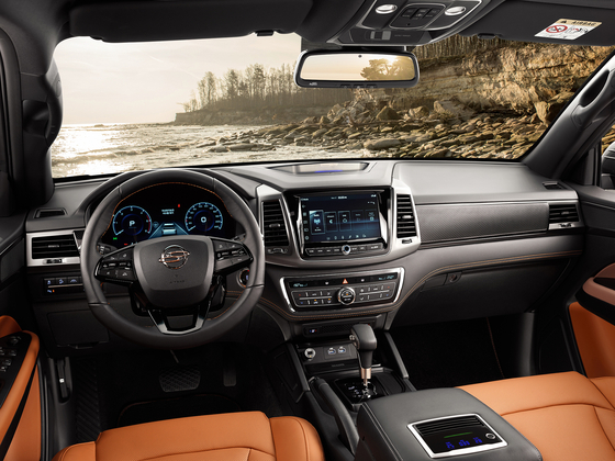 The inside of the New Rexton Sports Khan [SSANGYONG MOTOR] 