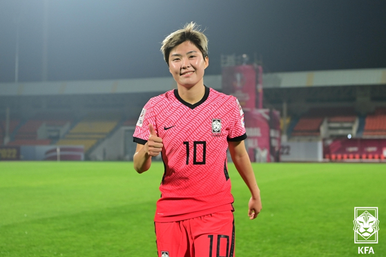 Ji So-yun celebrates beating Vietnam 3-0 at Shri Shivchhatrapati Sports Complex in Pune, India on Friday. [YONHAP]
