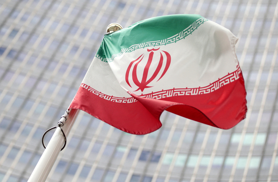 The Iranian flag flutters in front the International Atomic Energy Agency (IAEA) headquarters in Vienna, Austria July 10, 2019. [REUTERS/YONHAP]