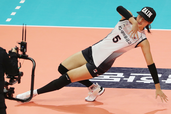 Jeong Ji-yun of Hyundai Hillstate dances after scoring for V-Star in the All-Star match held at Pepper Stadium in Gwangju on Sunday. [NEWS1]