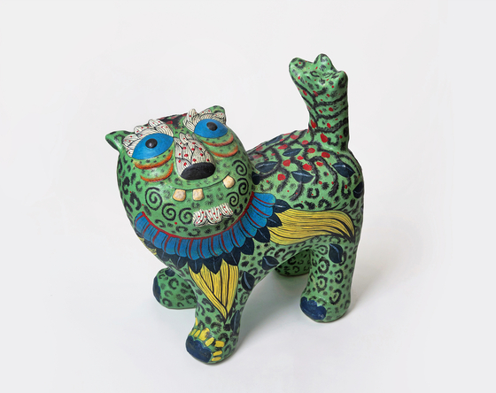A tiger statue that stresses the importance of trust in relationships [PARK SANG-MOON]